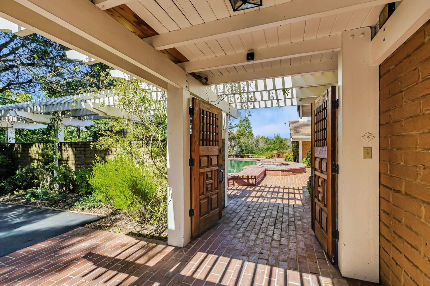 Detail Gallery Image 2 of 115 For 14890 Baranga Ln, Saratoga,  CA 95070 - 4 Beds | 5/1 Baths