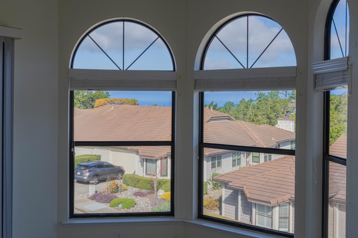 Detail Gallery Image 4 of 36 For 3008 Ransford Cir, Pacific Grove,  CA 93950 - 3 Beds | 3 Baths