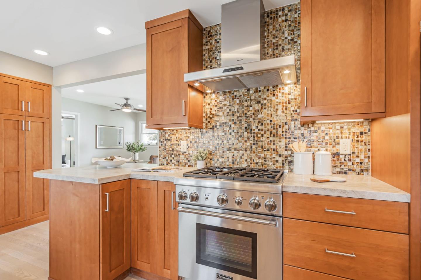 Detail Gallery Image 11 of 41 For 1453 Cherrydale Dr, San Jose,  CA 95125 - 4 Beds | 2 Baths