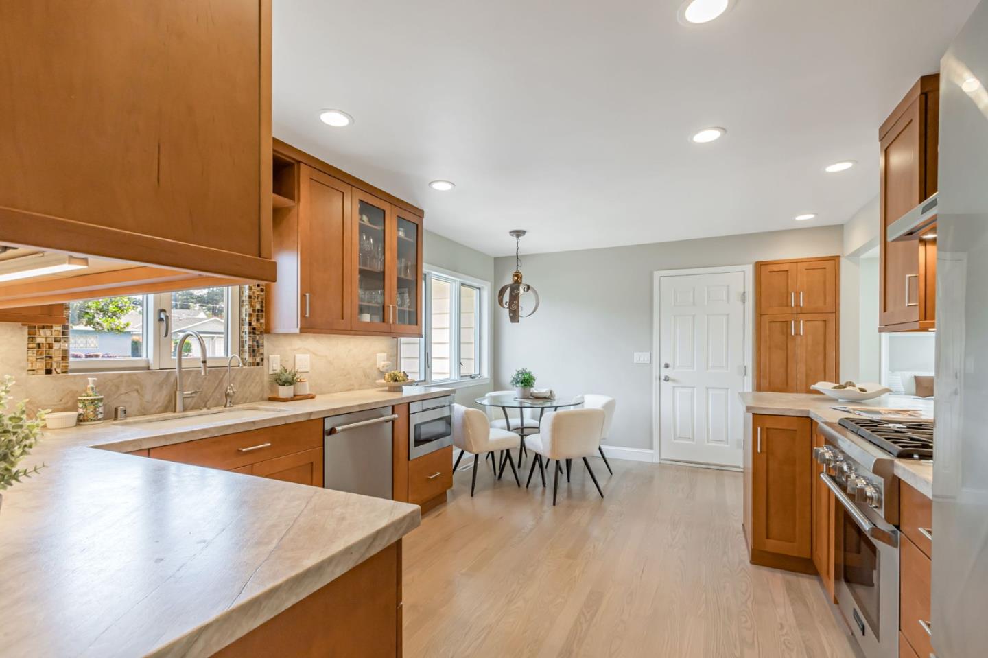 Detail Gallery Image 13 of 41 For 1453 Cherrydale Dr, San Jose,  CA 95125 - 4 Beds | 2 Baths