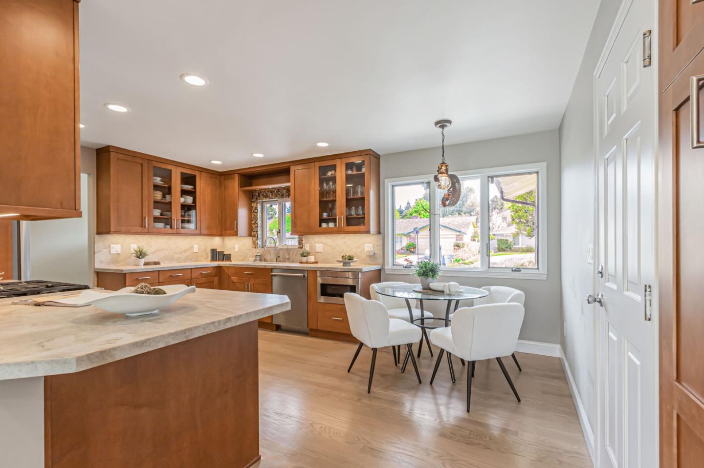 Detail Gallery Image 14 of 41 For 1453 Cherrydale Dr, San Jose,  CA 95125 - 4 Beds | 2 Baths