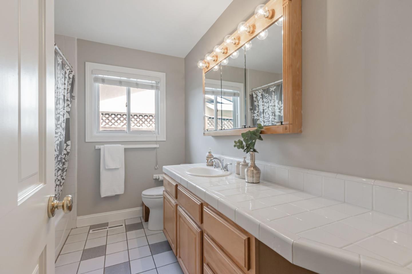Detail Gallery Image 29 of 41 For 1453 Cherrydale Dr, San Jose,  CA 95125 - 4 Beds | 2 Baths