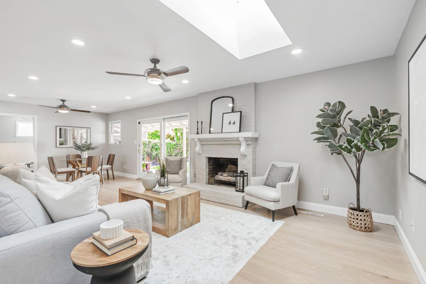 Detail Gallery Image 3 of 41 For 1453 Cherrydale Dr, San Jose,  CA 95125 - 4 Beds | 2 Baths