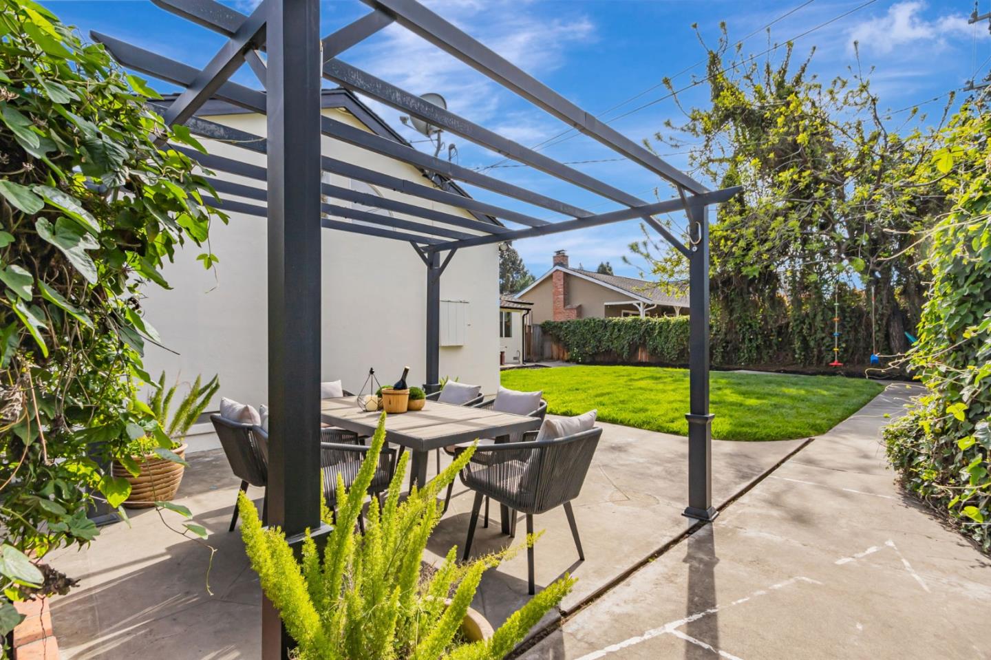 Detail Gallery Image 38 of 41 For 1453 Cherrydale Dr, San Jose,  CA 95125 - 4 Beds | 2 Baths