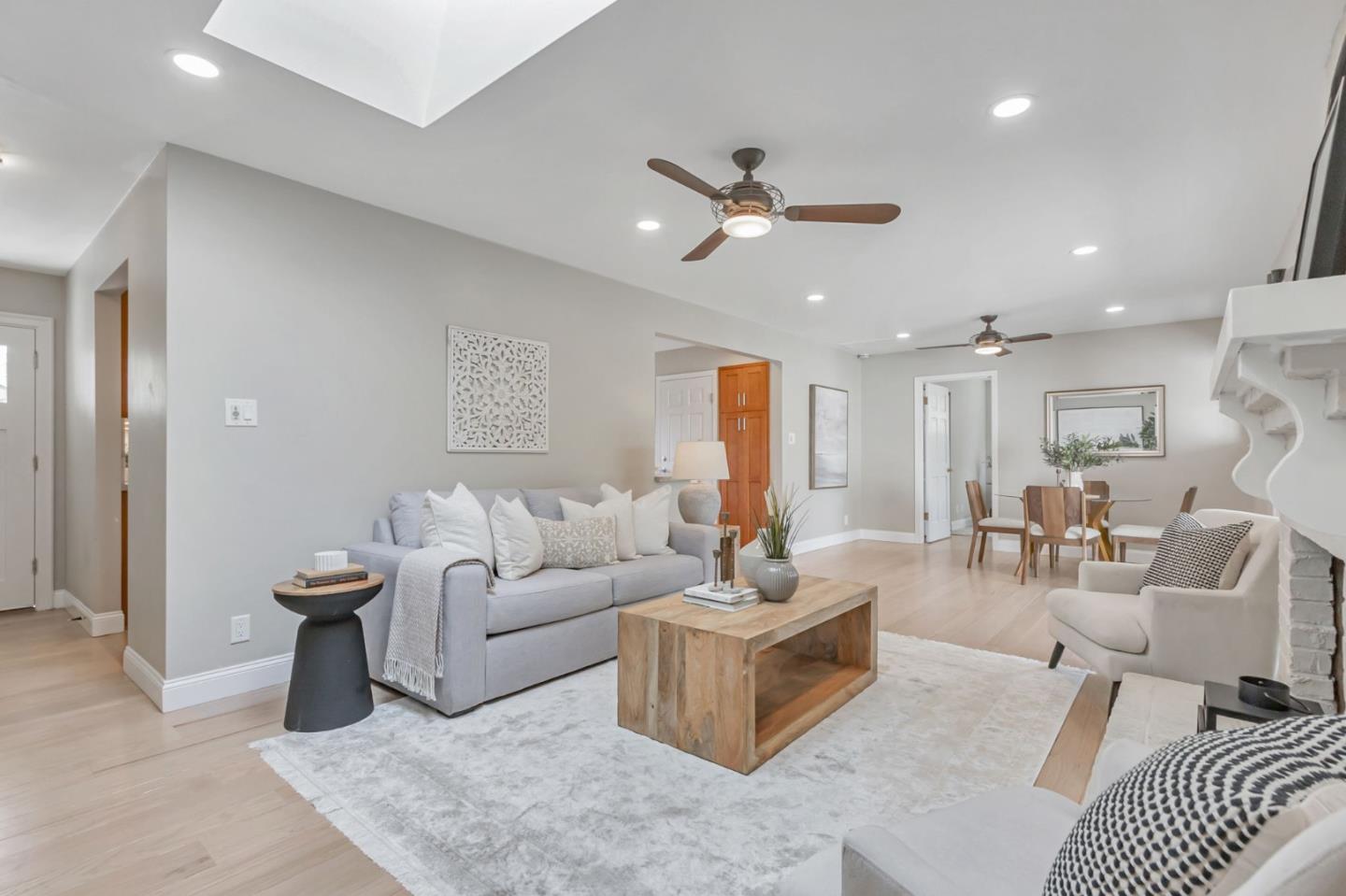 Detail Gallery Image 4 of 41 For 1453 Cherrydale Dr, San Jose,  CA 95125 - 4 Beds | 2 Baths