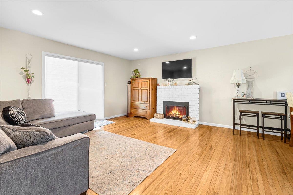 Detail Gallery Image 2 of 11 For 505 Clubhouse Dr, Aptos,  CA 95003 - 3 Beds | 2 Baths