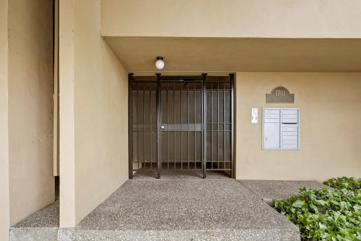 Detail Gallery Image 2 of 29 For 1701 San Carlos Ave #2,  San Carlos,  CA 94070 - 1 Beds | 1 Baths