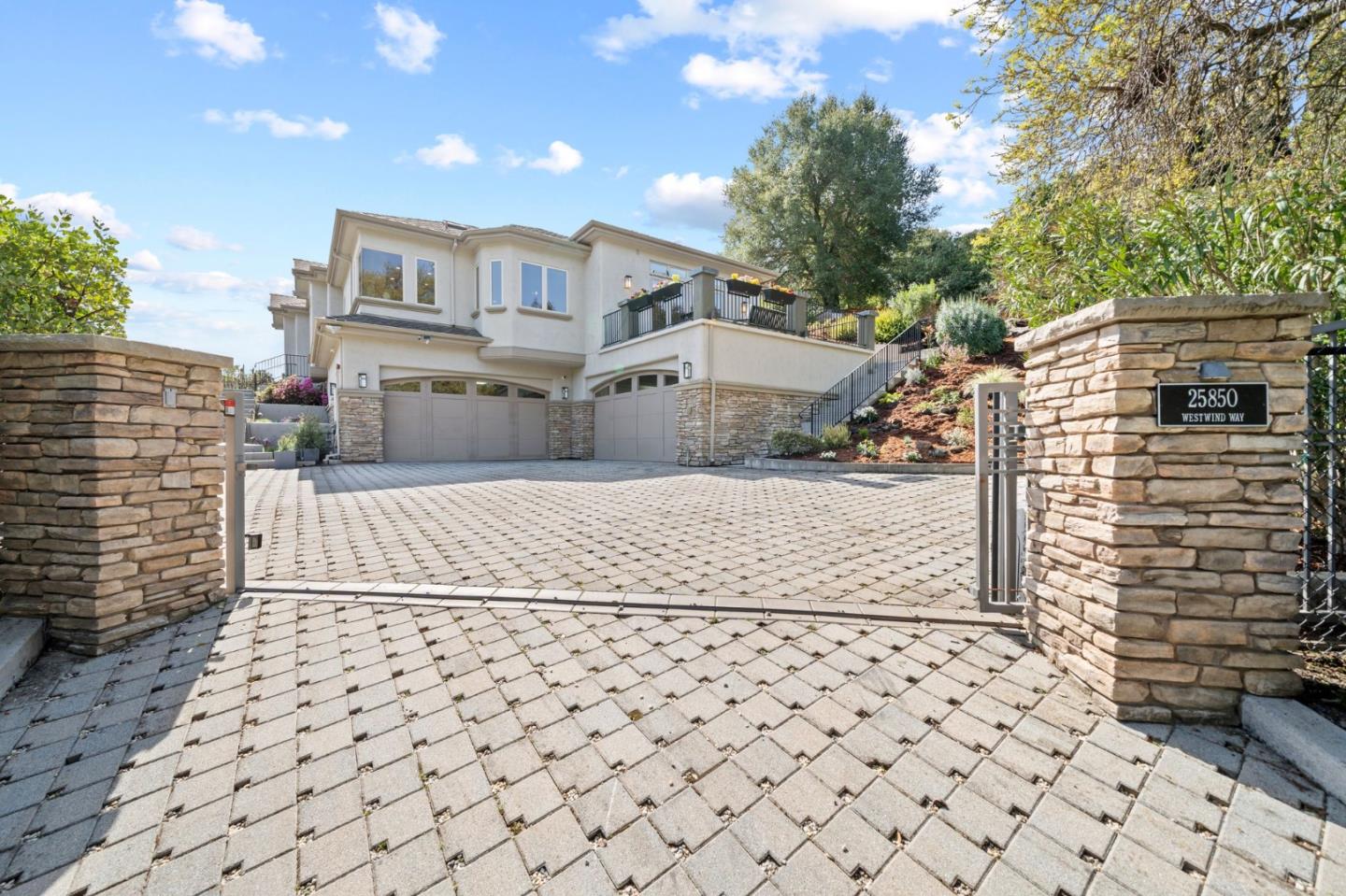 Detail Gallery Image 2 of 87 For 25850 Westwind Way, Los Altos Hills,  CA 94022 - 5 Beds | 4/1 Baths