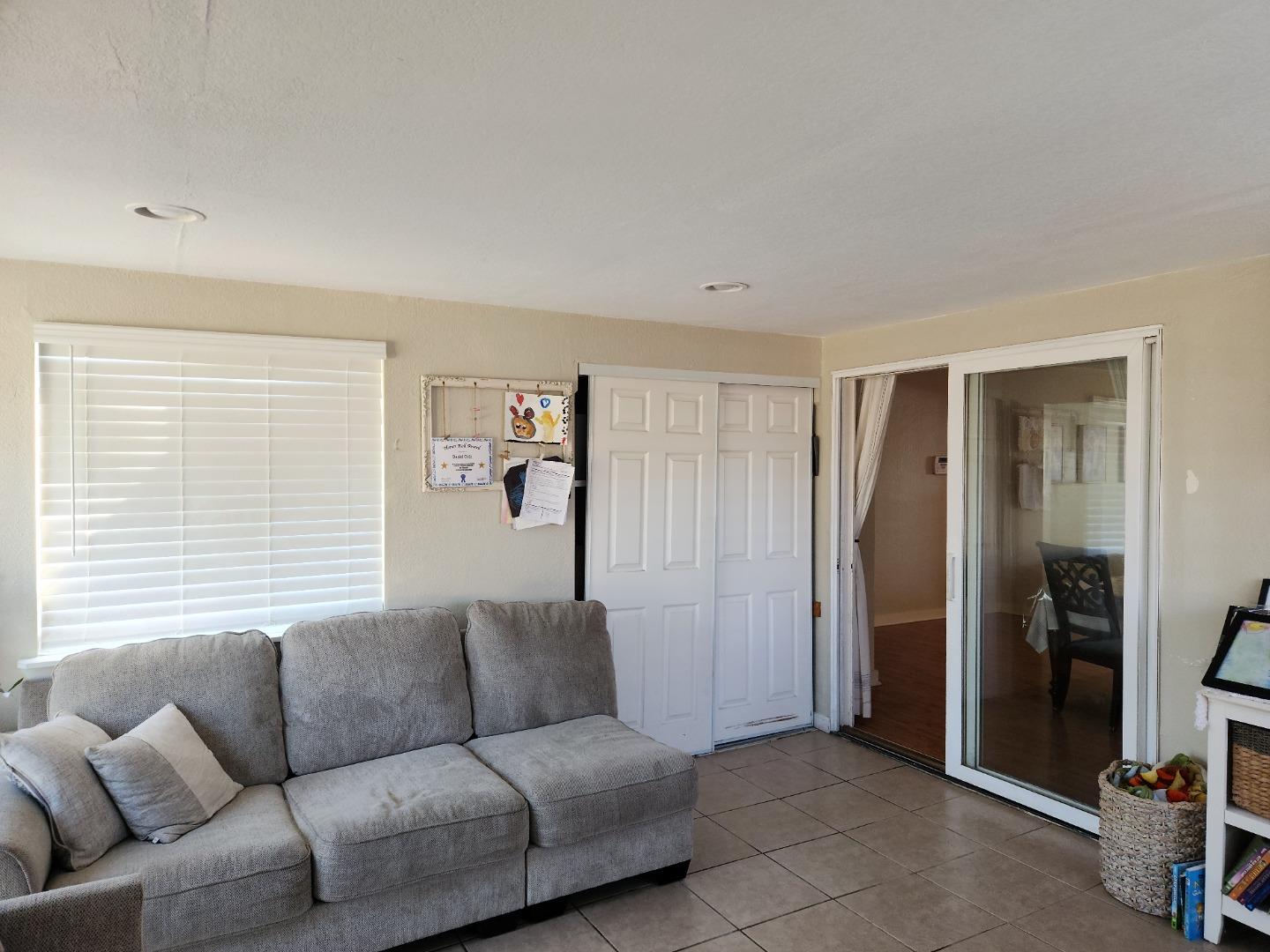 Detail Gallery Image 7 of 11 For 337 Reata St, Salinas,  CA 93906 - 2 Beds | 1 Baths