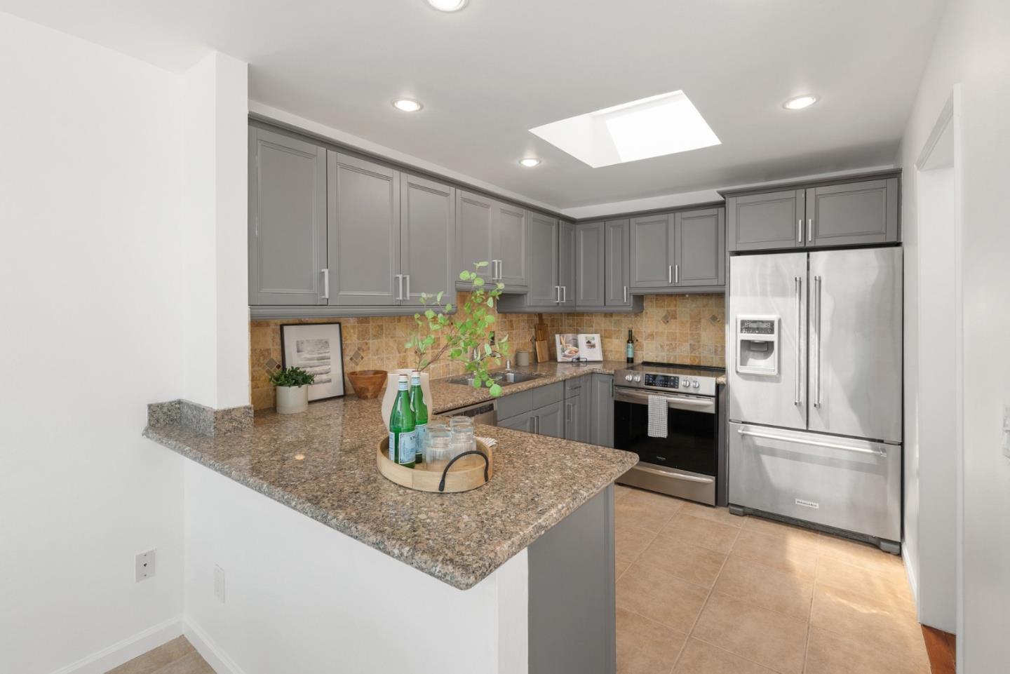 Detail Gallery Image 17 of 38 For 278 Beachview Ave #24,  Pacifica,  CA 94044 - 2 Beds | 2/1 Baths