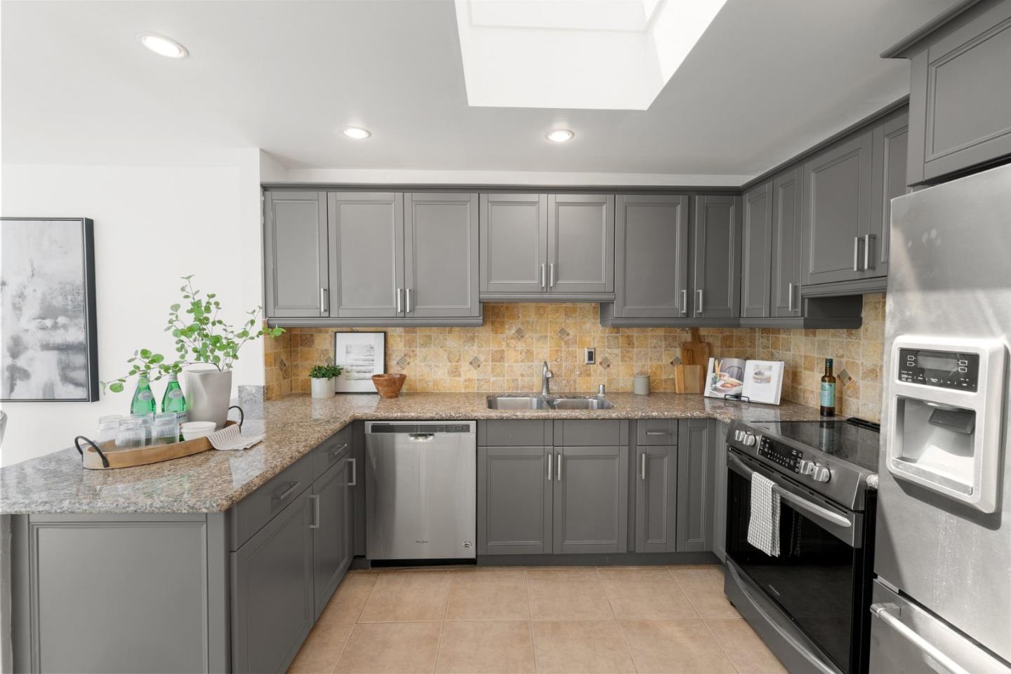 Detail Gallery Image 18 of 38 For 278 Beachview Ave #24,  Pacifica,  CA 94044 - 2 Beds | 2/1 Baths