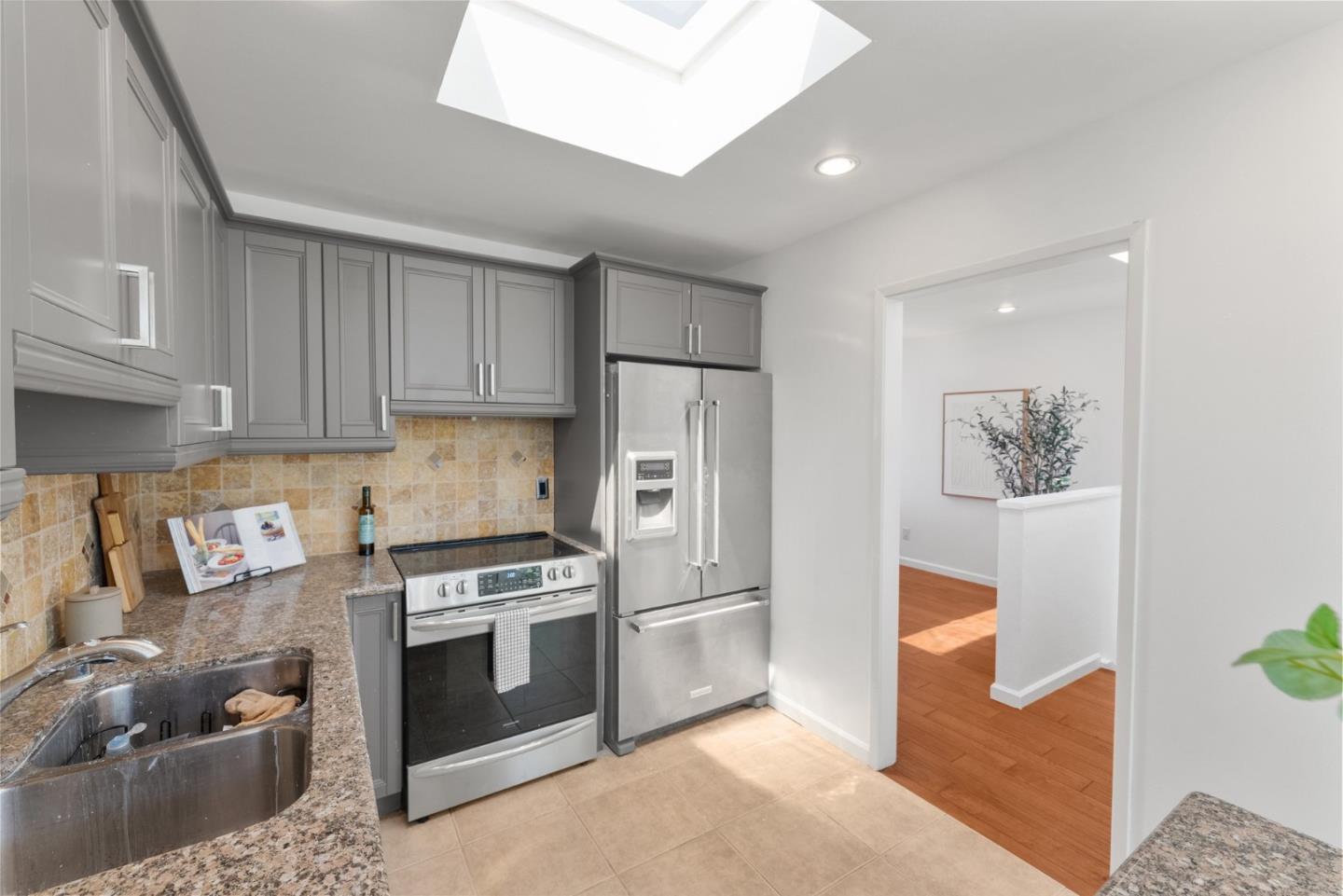 Detail Gallery Image 19 of 38 For 278 Beachview Ave #24,  Pacifica,  CA 94044 - 2 Beds | 2/1 Baths