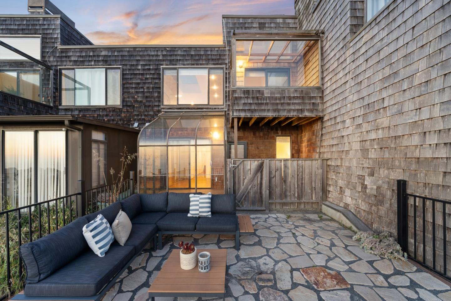Detail Gallery Image 2 of 38 For 278 Beachview Ave #24,  Pacifica,  CA 94044 - 2 Beds | 2/1 Baths