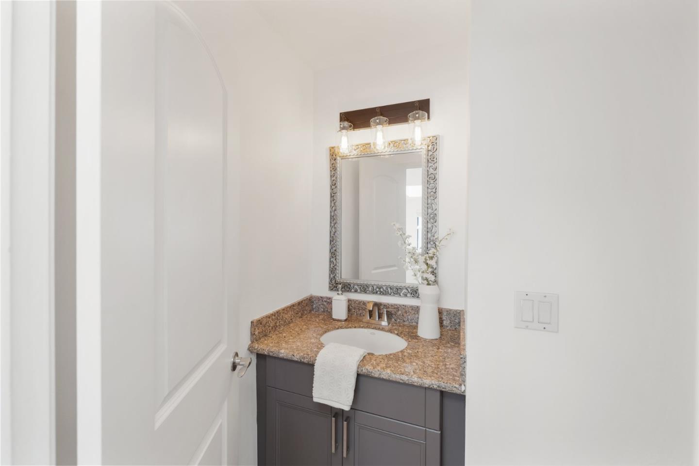 Detail Gallery Image 20 of 38 For 278 Beachview Ave #24,  Pacifica,  CA 94044 - 2 Beds | 2/1 Baths