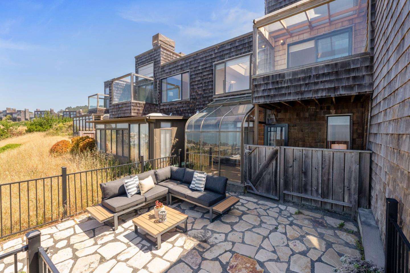 Detail Gallery Image 3 of 38 For 278 Beachview Ave #24,  Pacifica,  CA 94044 - 2 Beds | 2/1 Baths