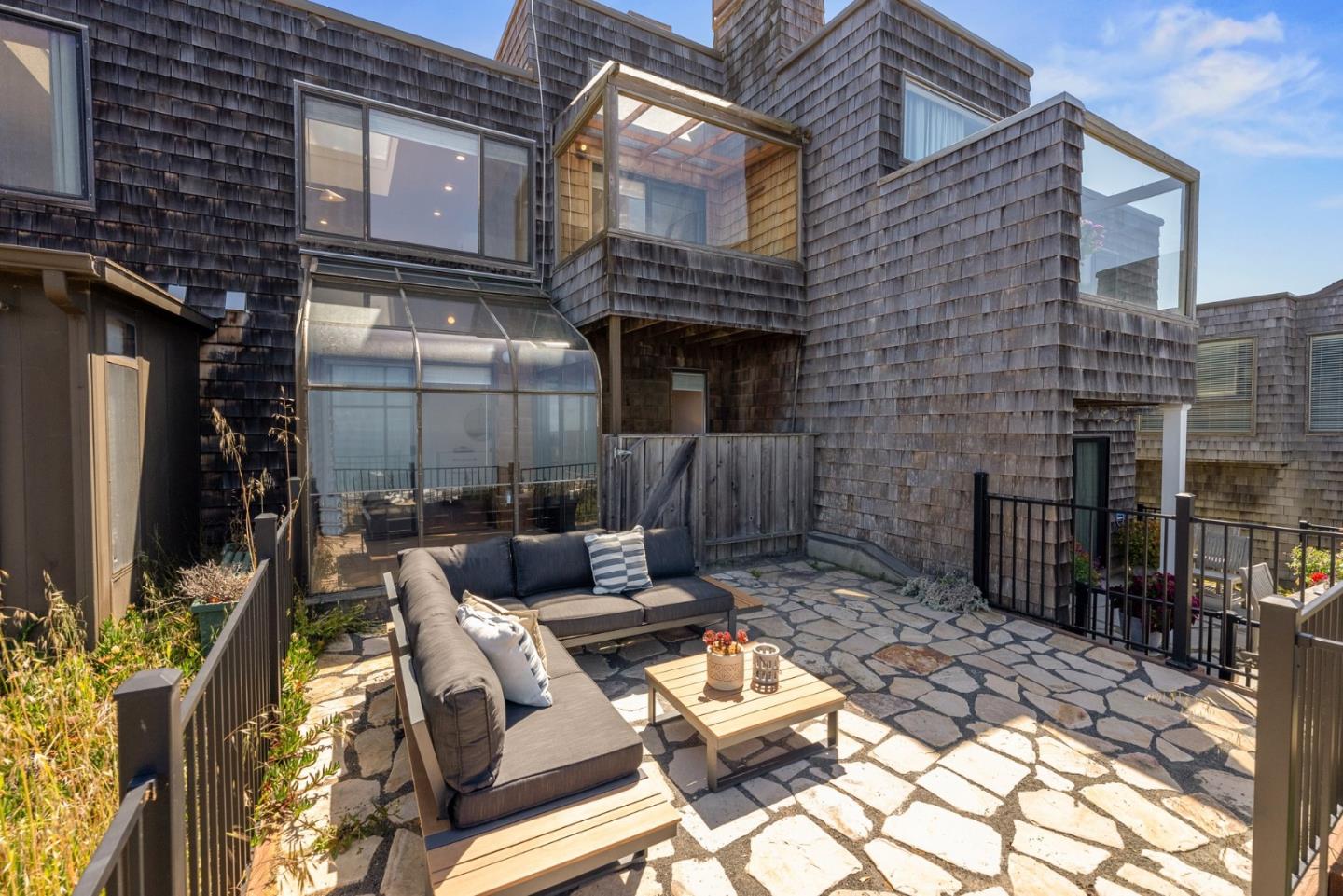 Detail Gallery Image 4 of 38 For 278 Beachview Ave #24,  Pacifica,  CA 94044 - 2 Beds | 2/1 Baths