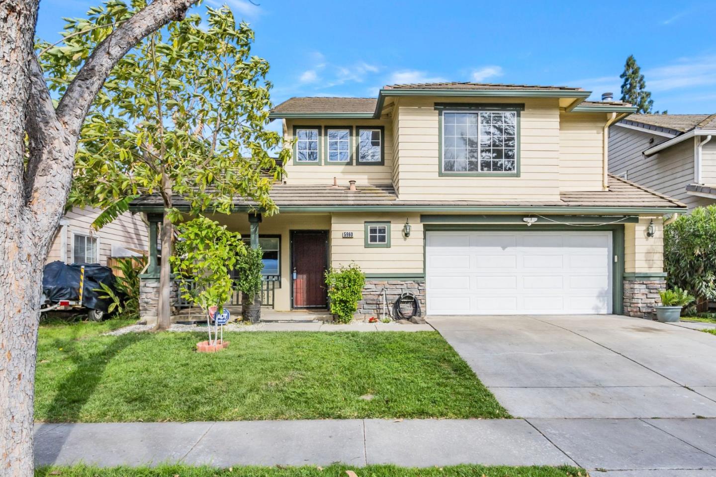Detail Gallery Image 2 of 39 For 5960 Liska, San Jose,  CA 95119 - 3 Beds | 2/1 Baths