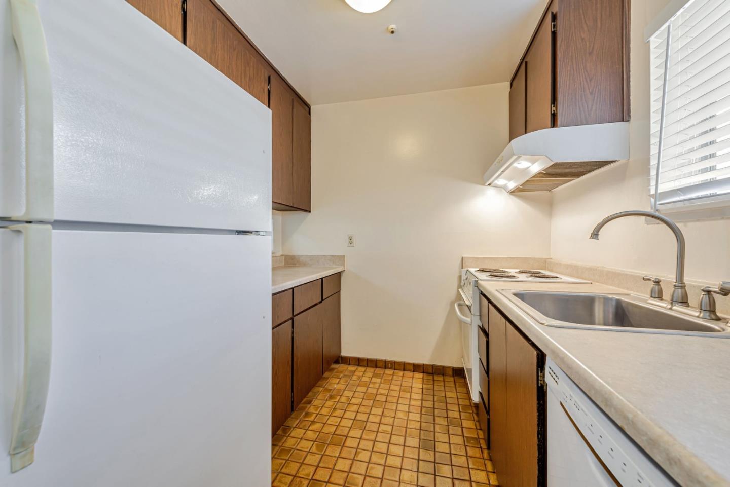 Detail Gallery Image 10 of 37 For 4000 Farm Hill Blvd #211,  Redwood City,  CA 94061 - 2 Beds | 1 Baths