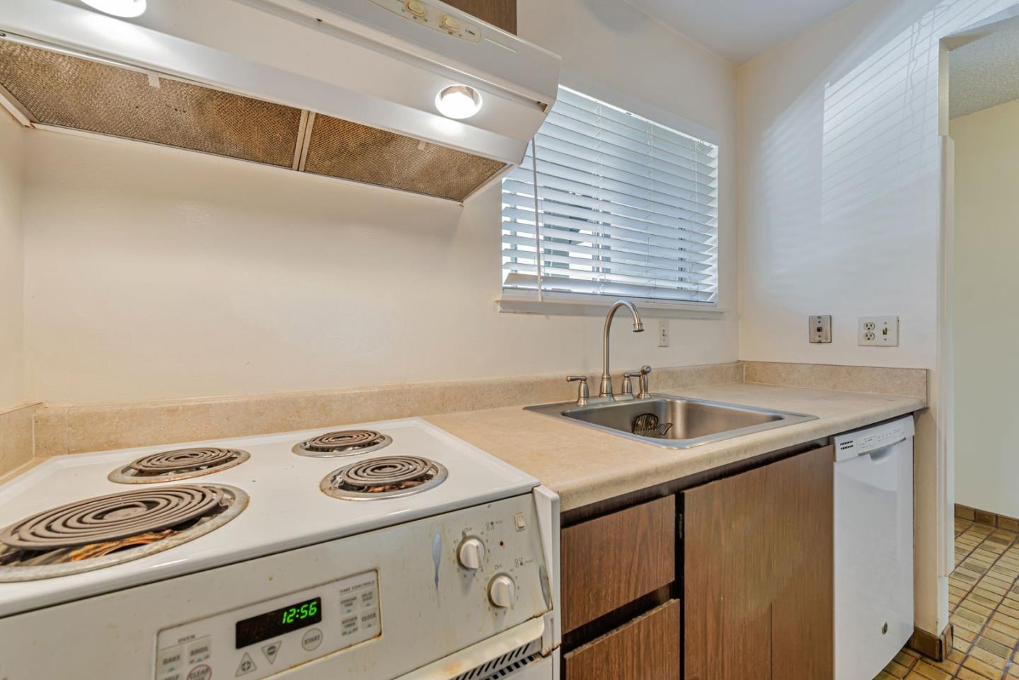 Detail Gallery Image 11 of 37 For 4000 Farm Hill Blvd #211,  Redwood City,  CA 94061 - 2 Beds | 1 Baths