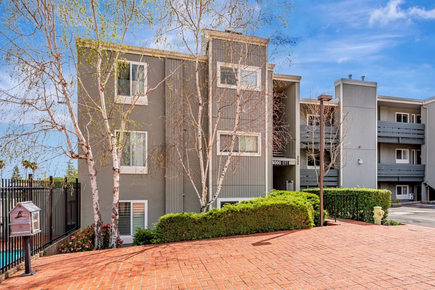 Detail Gallery Image 2 of 37 For 4000 Farm Hill Blvd #211,  Redwood City,  CA 94061 - 2 Beds | 1 Baths