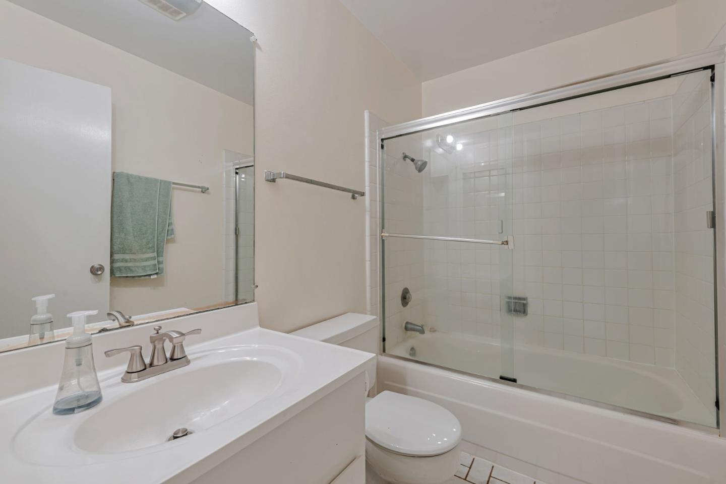 Detail Gallery Image 27 of 37 For 4000 Farm Hill Blvd #211,  Redwood City,  CA 94061 - 2 Beds | 1 Baths
