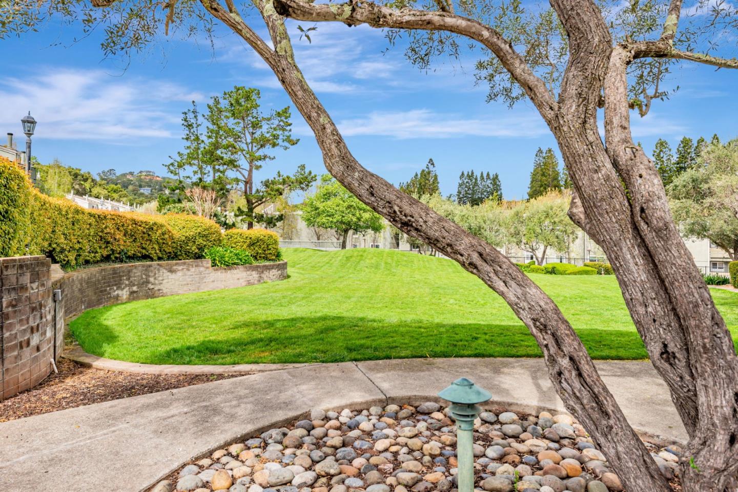 Detail Gallery Image 34 of 37 For 4000 Farm Hill Blvd #211,  Redwood City,  CA 94061 - 2 Beds | 1 Baths