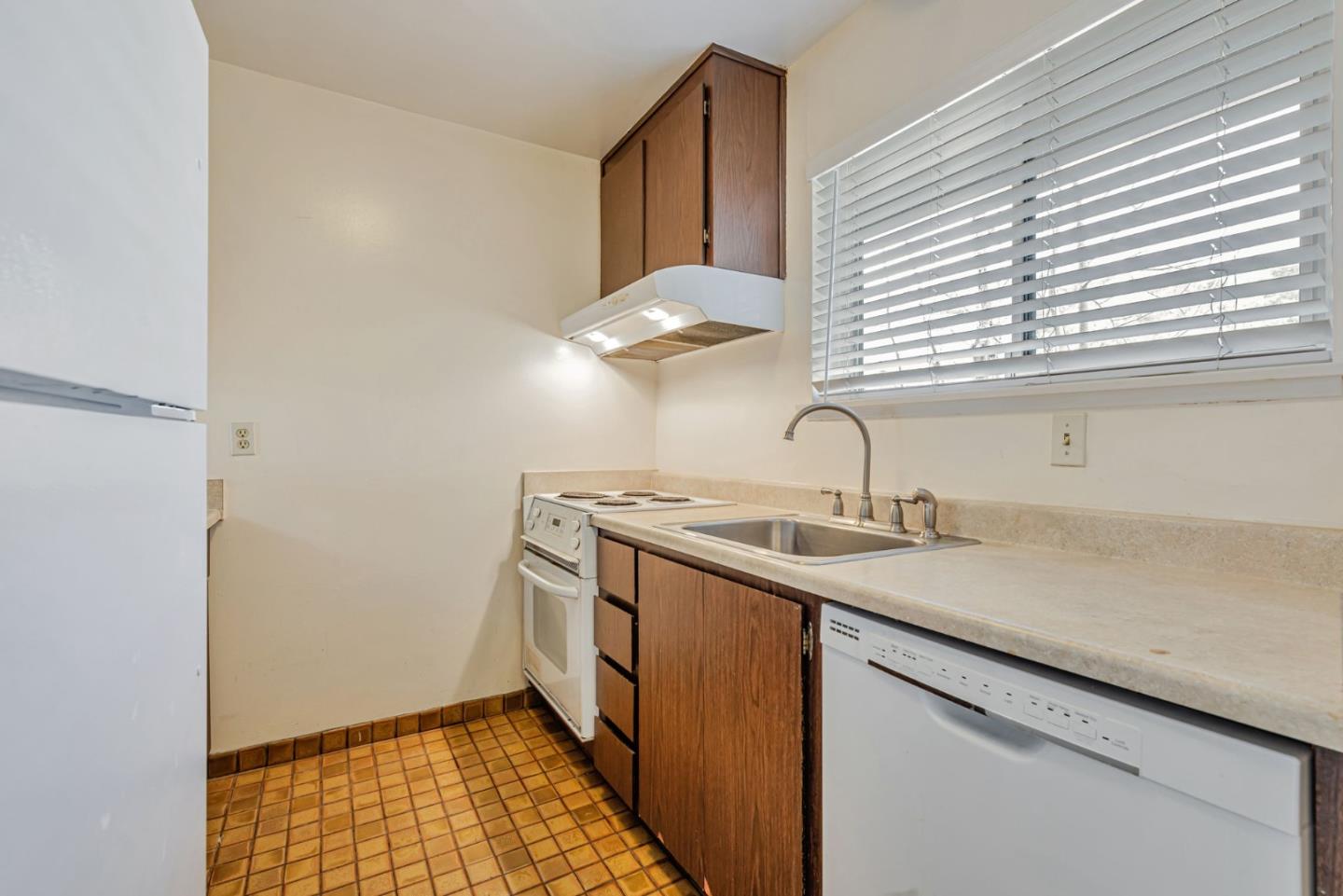Detail Gallery Image 9 of 37 For 4000 Farm Hill Blvd #211,  Redwood City,  CA 94061 - 2 Beds | 1 Baths