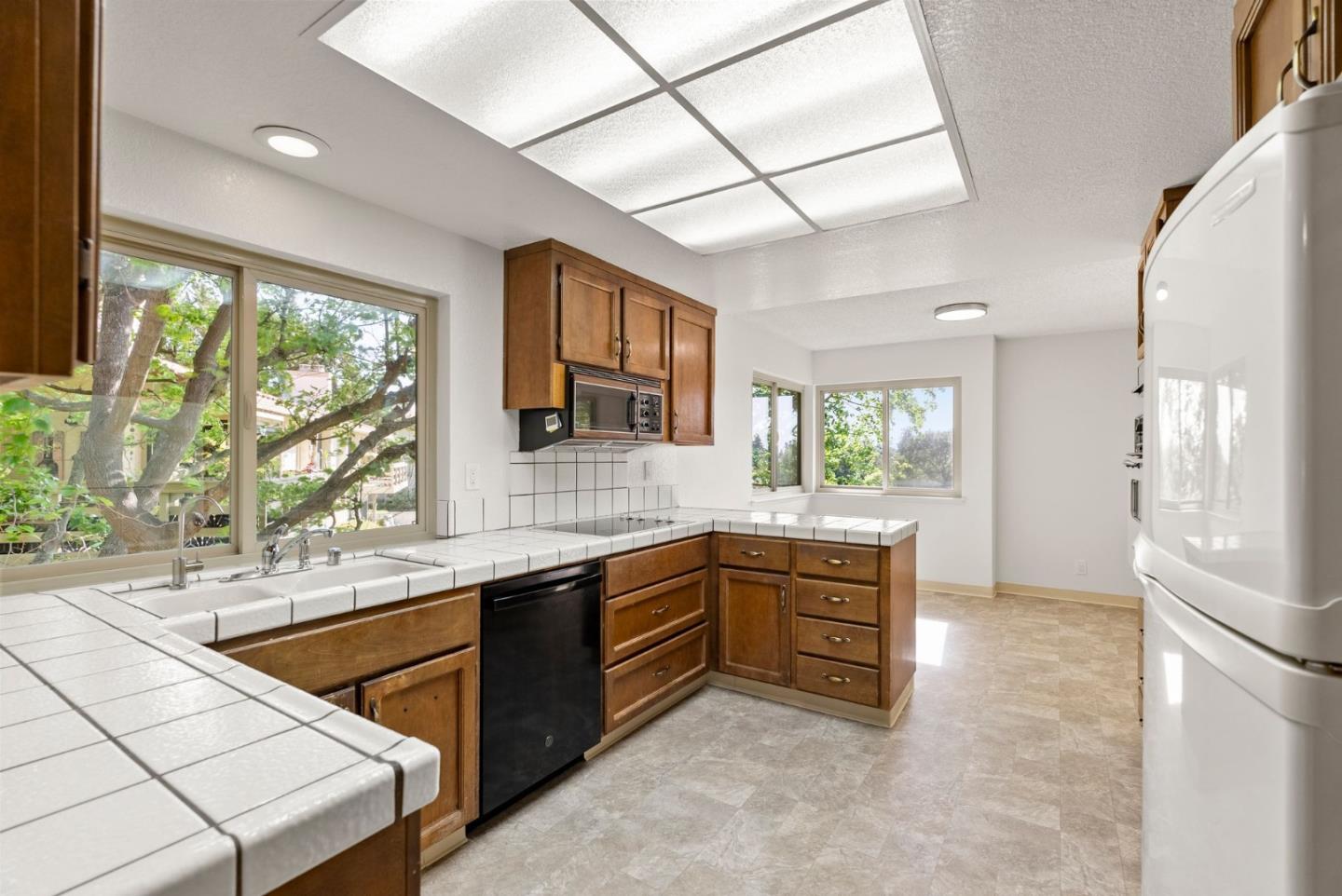 Detail Gallery Image 10 of 50 For 8356 Charbono Ct, San Jose,  CA 95135 - 2 Beds | 2 Baths