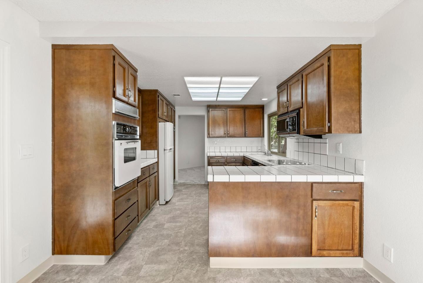 Detail Gallery Image 11 of 50 For 8356 Charbono Ct, San Jose,  CA 95135 - 2 Beds | 2 Baths