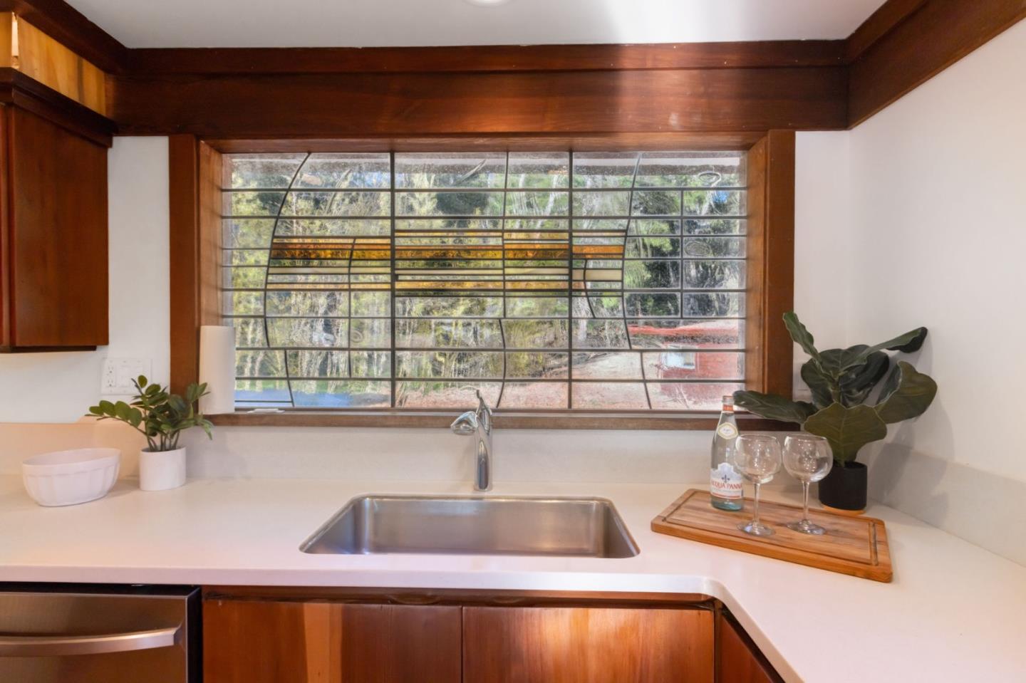 Detail Gallery Image 13 of 58 For 50 Rustic Ln, Santa Cruz,  CA 95060 - 4 Beds | 2 Baths