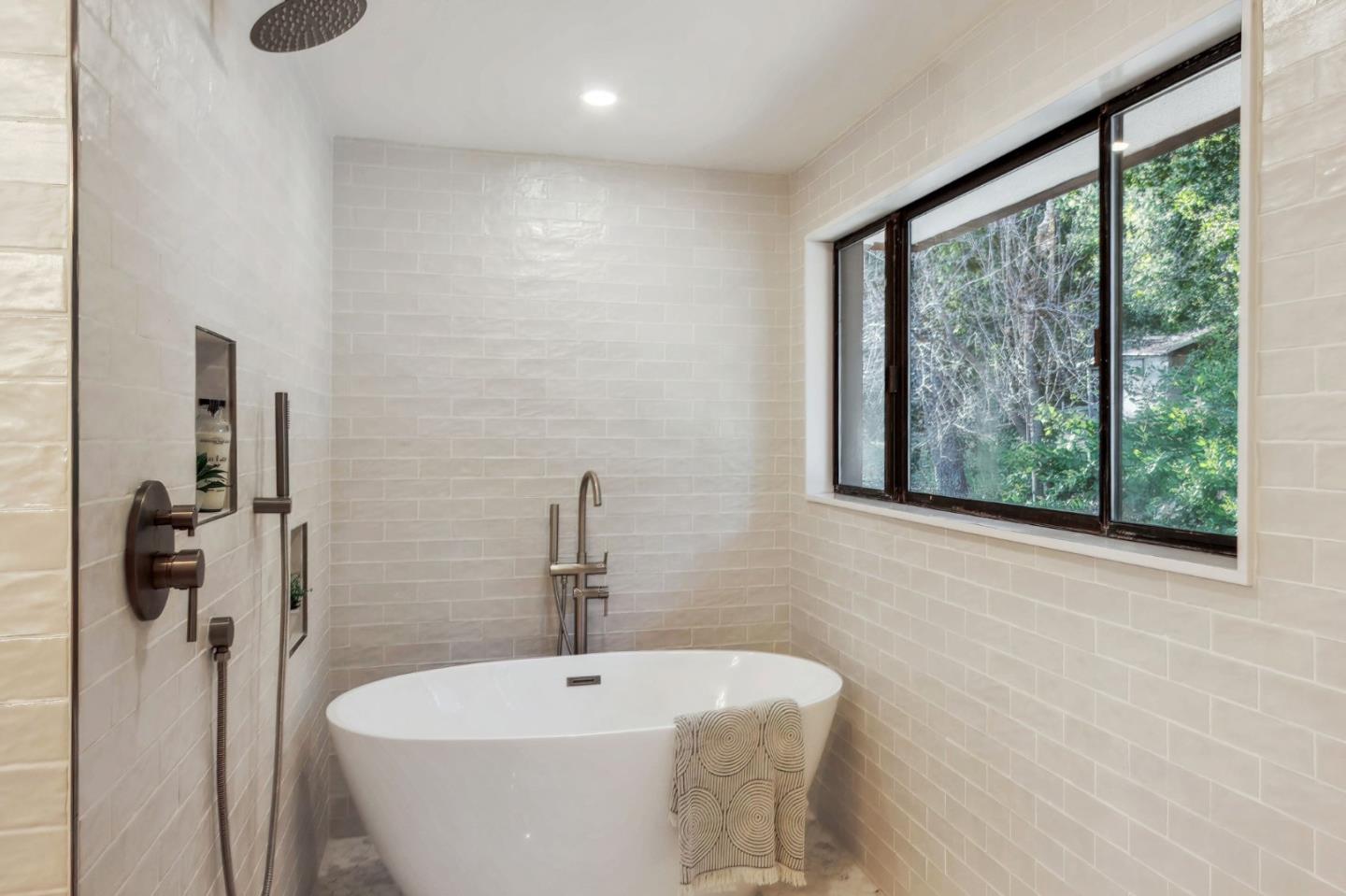 Detail Gallery Image 28 of 58 For 50 Rustic Ln, Santa Cruz,  CA 95060 - 4 Beds | 2 Baths