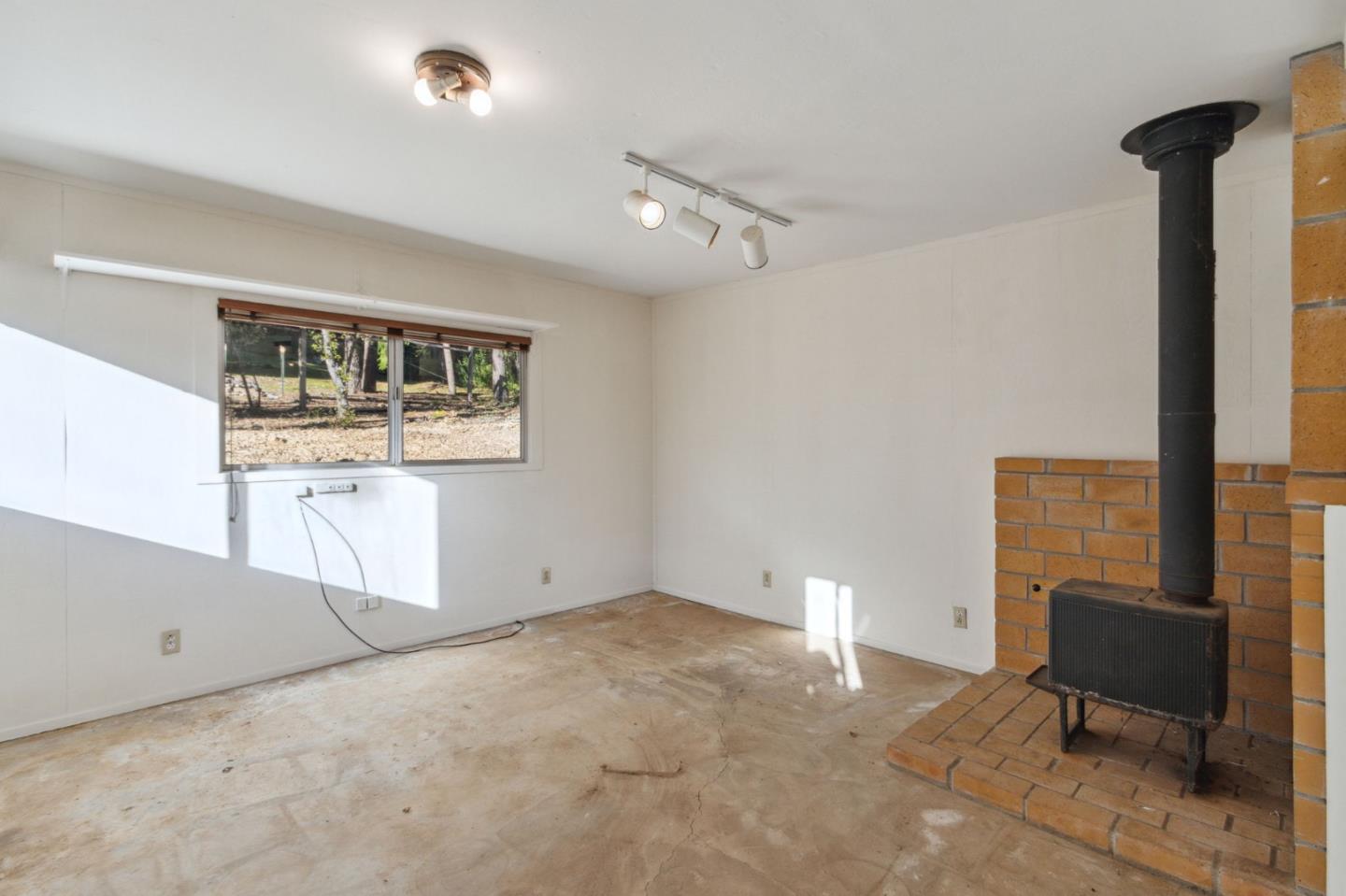 Detail Gallery Image 40 of 58 For 50 Rustic Ln, Santa Cruz,  CA 95060 - 4 Beds | 2 Baths