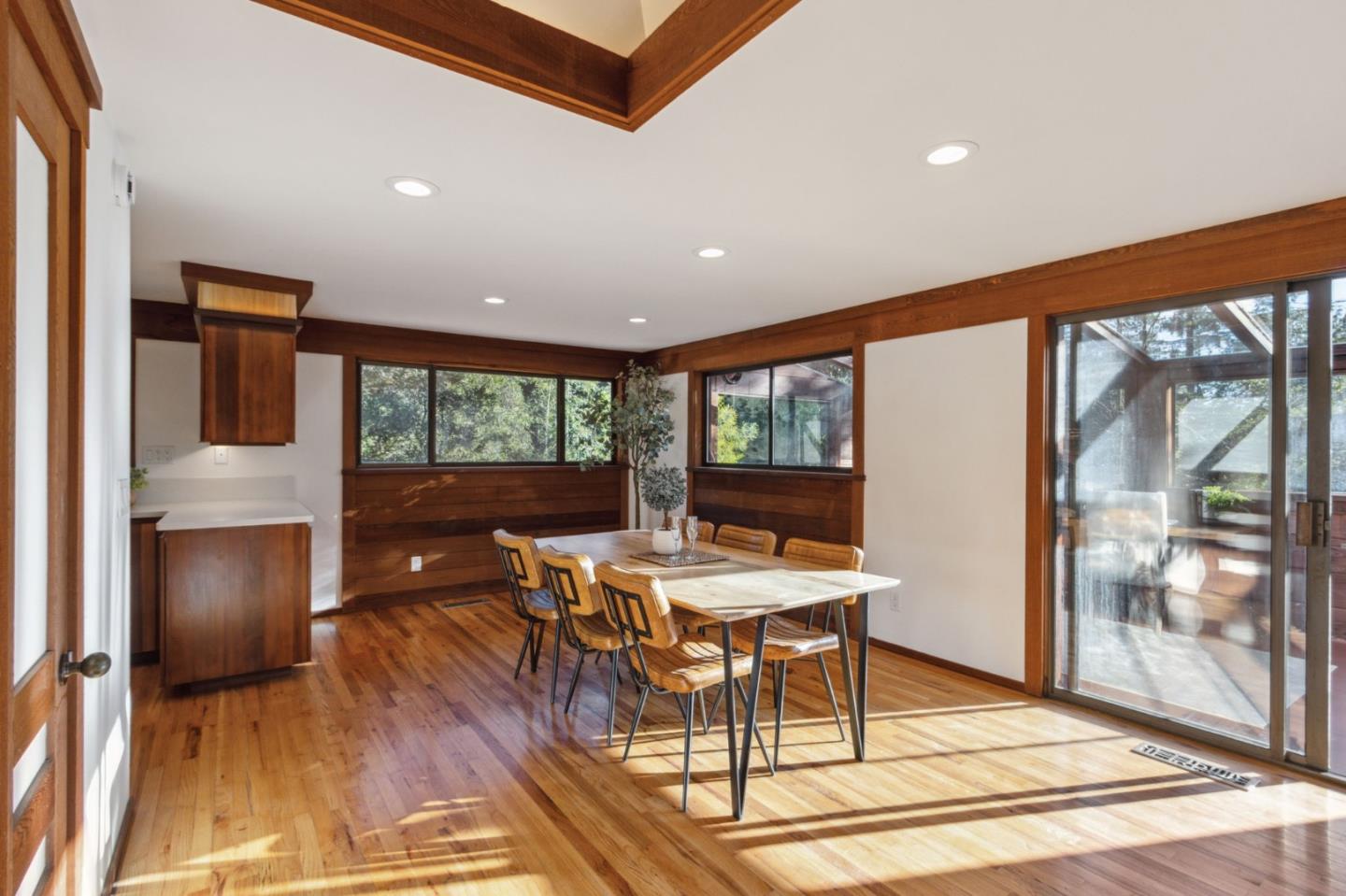 Detail Gallery Image 6 of 58 For 50 Rustic Ln, Santa Cruz,  CA 95060 - 4 Beds | 2 Baths