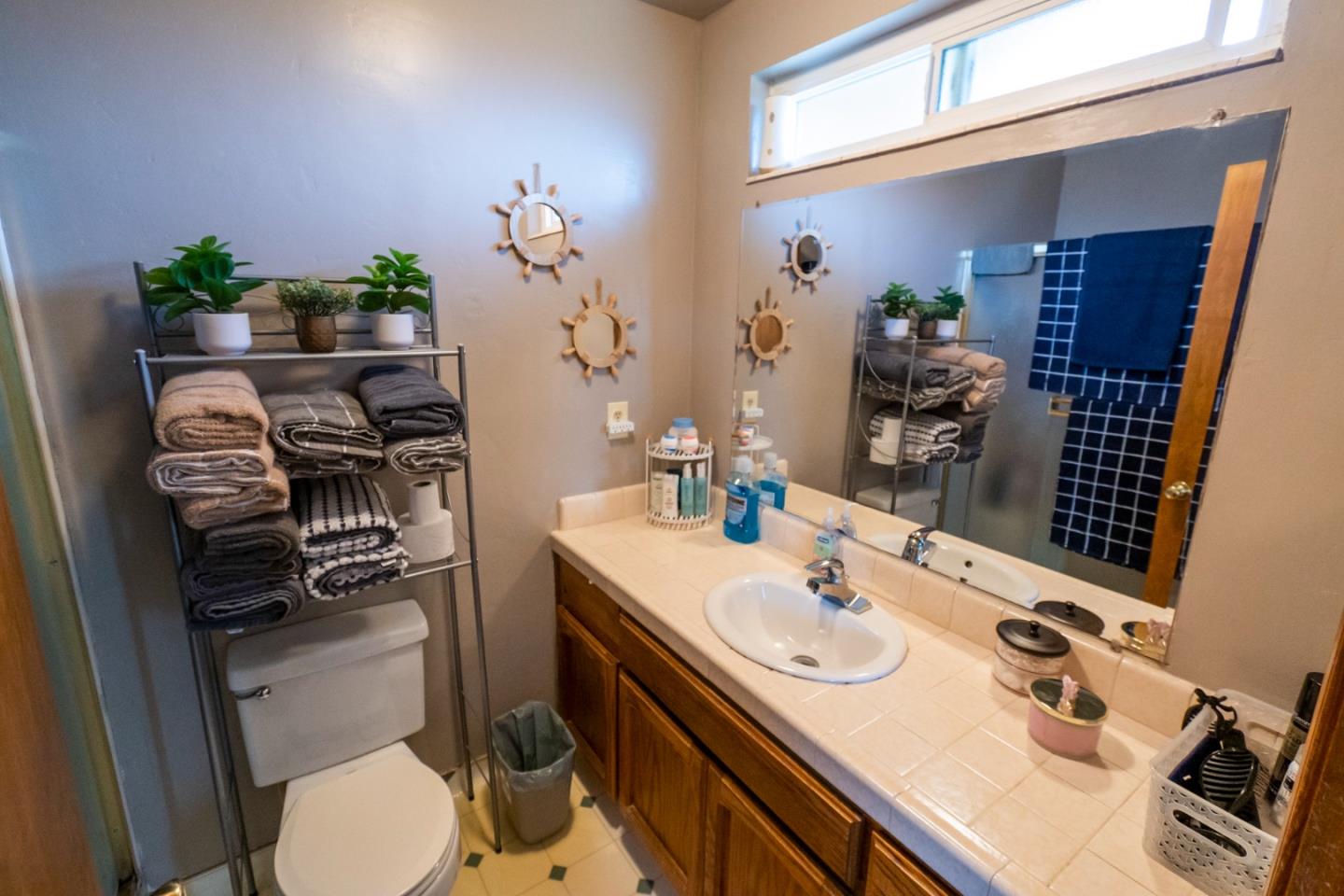 Detail Gallery Image 13 of 27 For 1260 Heather Glen Cir, Hollister,  CA 95023 - 3 Beds | 2 Baths