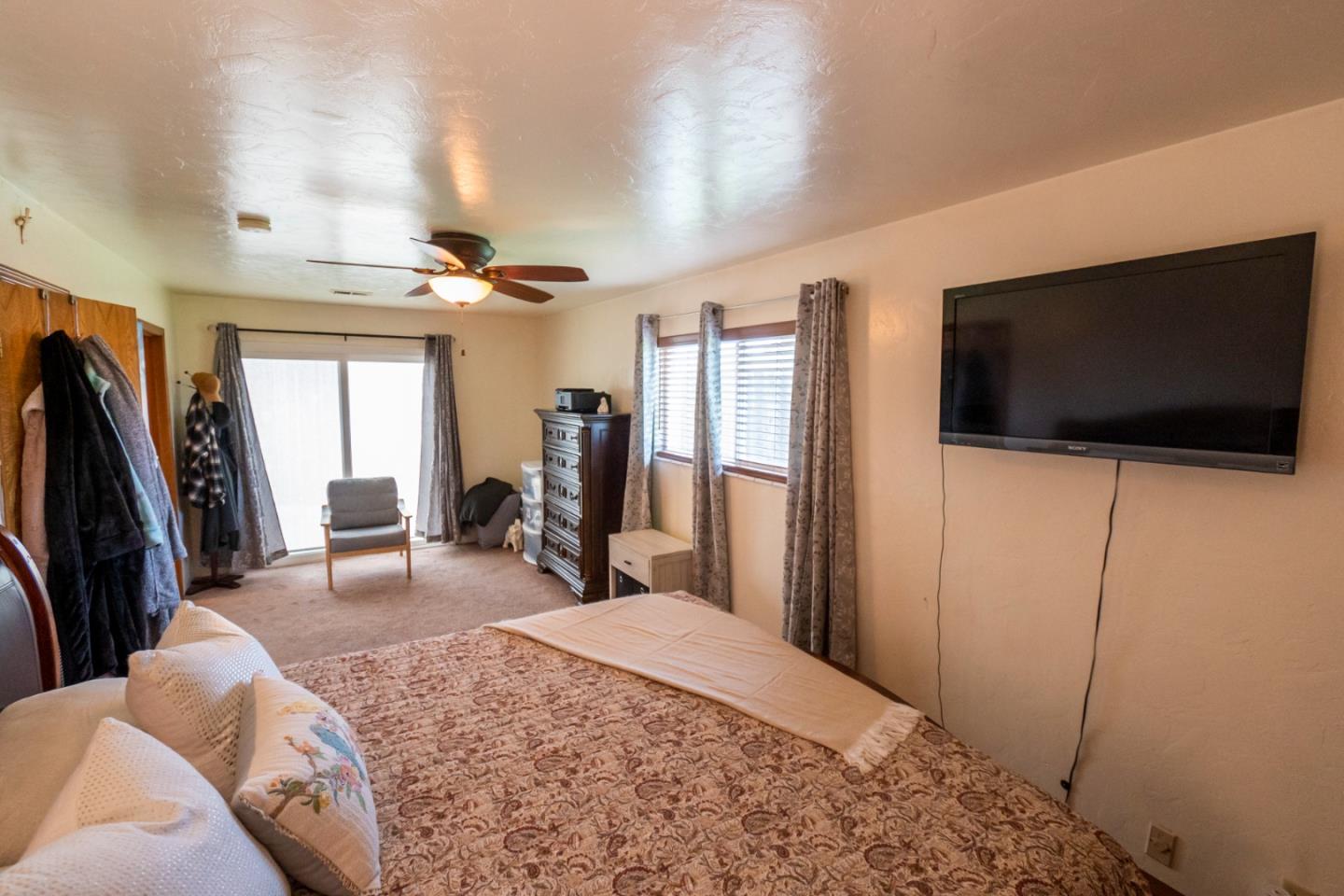 Detail Gallery Image 14 of 27 For 1260 Heather Glen Cir, Hollister,  CA 95023 - 3 Beds | 2 Baths