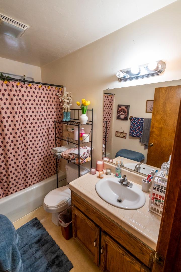 Detail Gallery Image 19 of 27 For 1260 Heather Glen Cir, Hollister,  CA 95023 - 3 Beds | 2 Baths