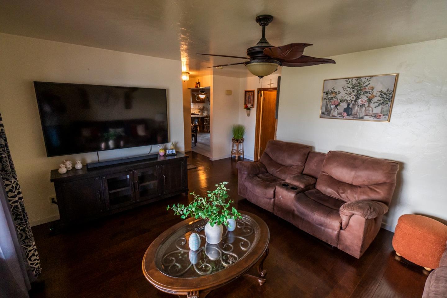 Detail Gallery Image 4 of 27 For 1260 Heather Glen Cir, Hollister,  CA 95023 - 3 Beds | 2 Baths