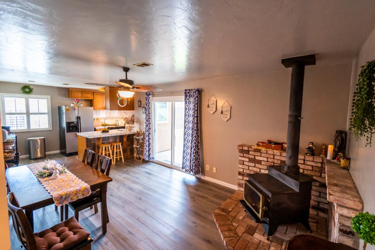 Detail Gallery Image 7 of 27 For 1260 Heather Glen Cir, Hollister,  CA 95023 - 3 Beds | 2 Baths