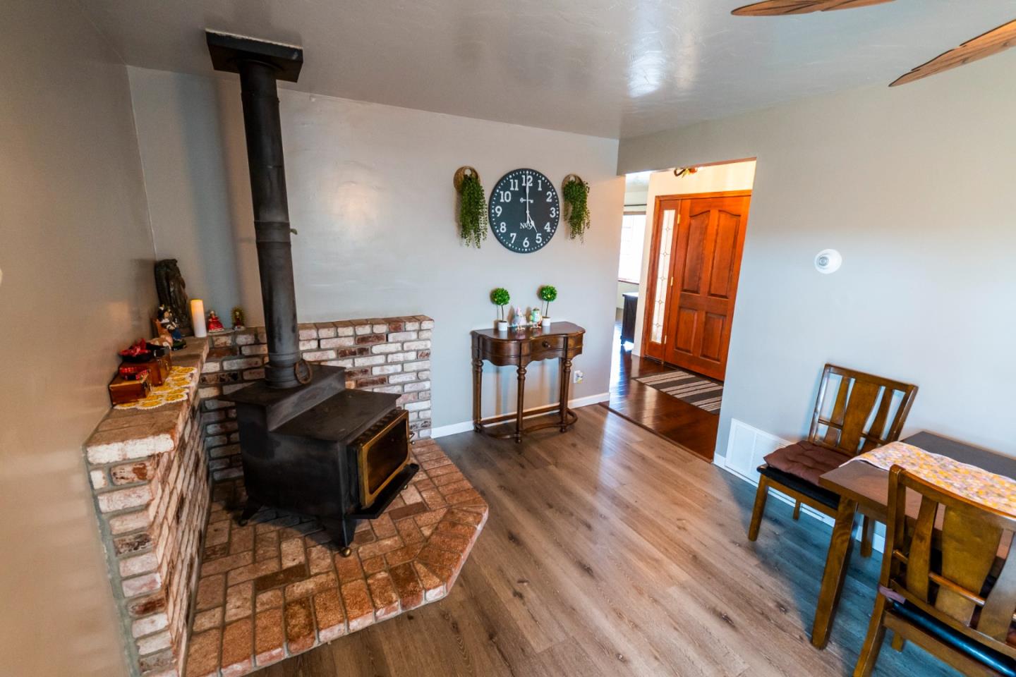 Detail Gallery Image 8 of 27 For 1260 Heather Glen Cir, Hollister,  CA 95023 - 3 Beds | 2 Baths