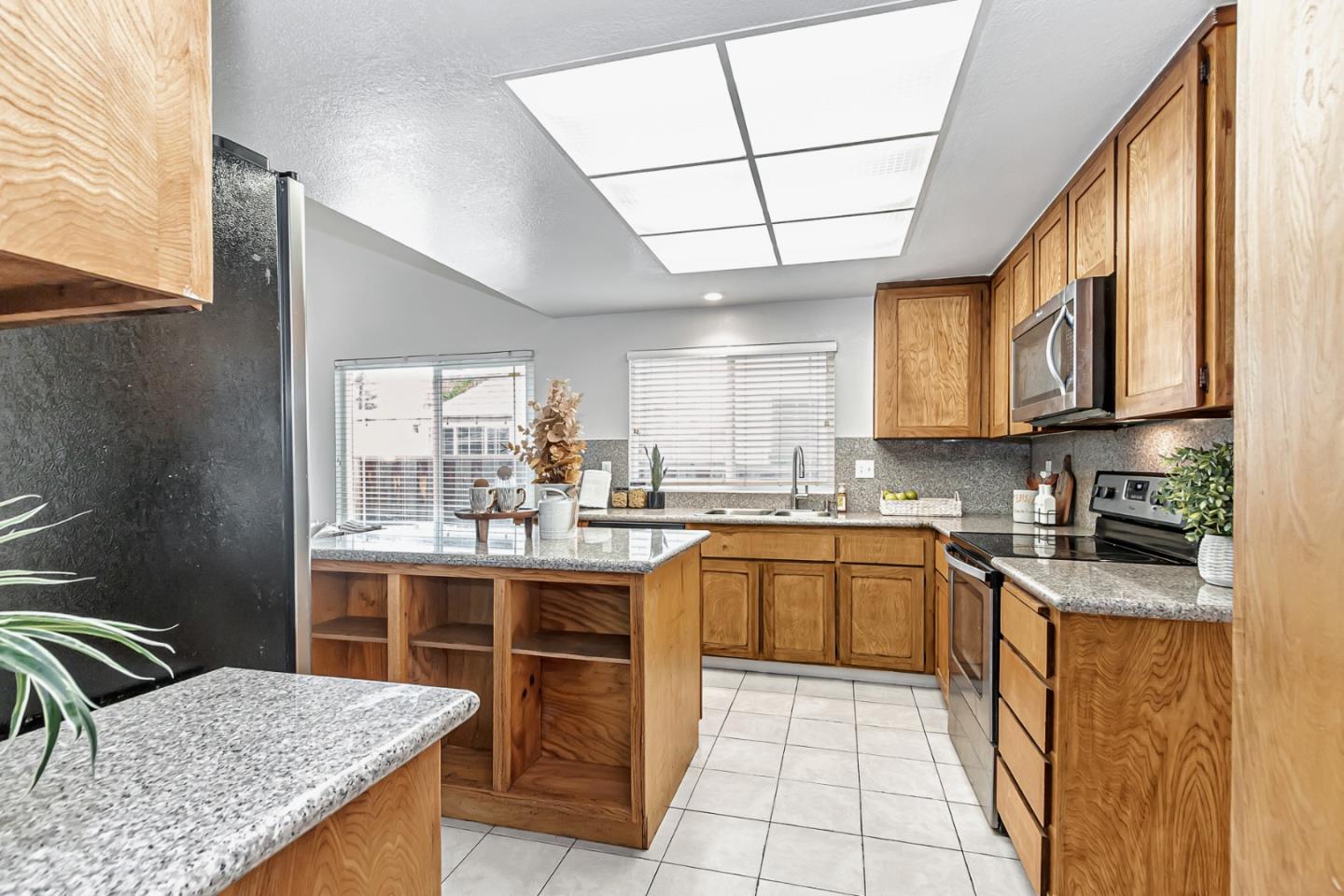 Detail Gallery Image 14 of 37 For 5725 Sagewell Way, San Jose,  CA 95138 - 3 Beds | 2 Baths