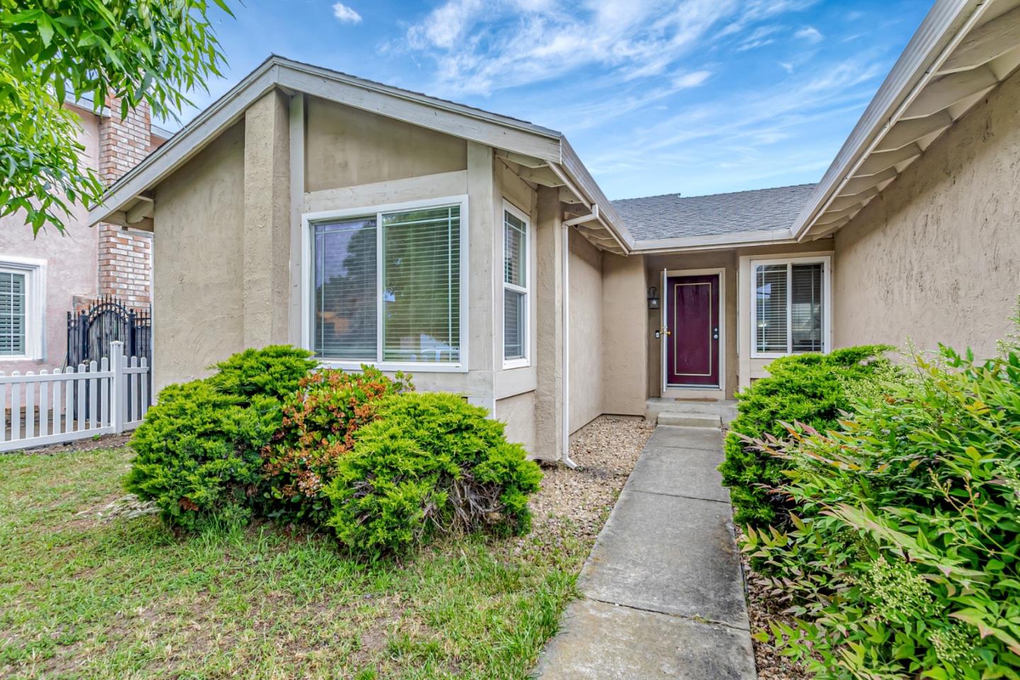 Detail Gallery Image 2 of 37 For 5725 Sagewell Way, San Jose,  CA 95138 - 3 Beds | 2 Baths