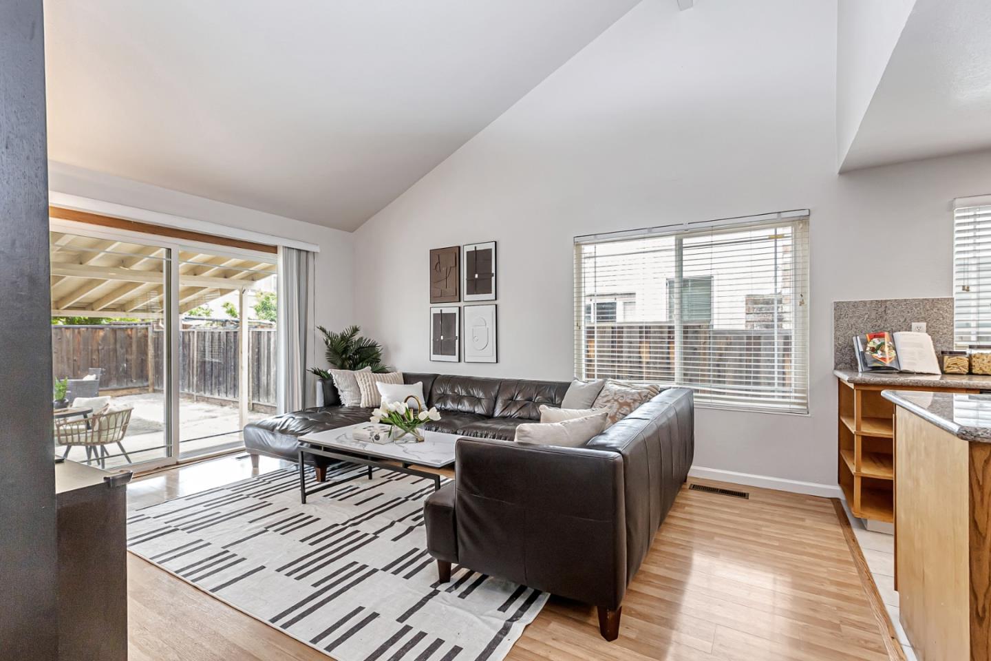 Detail Gallery Image 8 of 37 For 5725 Sagewell Way, San Jose,  CA 95138 - 3 Beds | 2 Baths