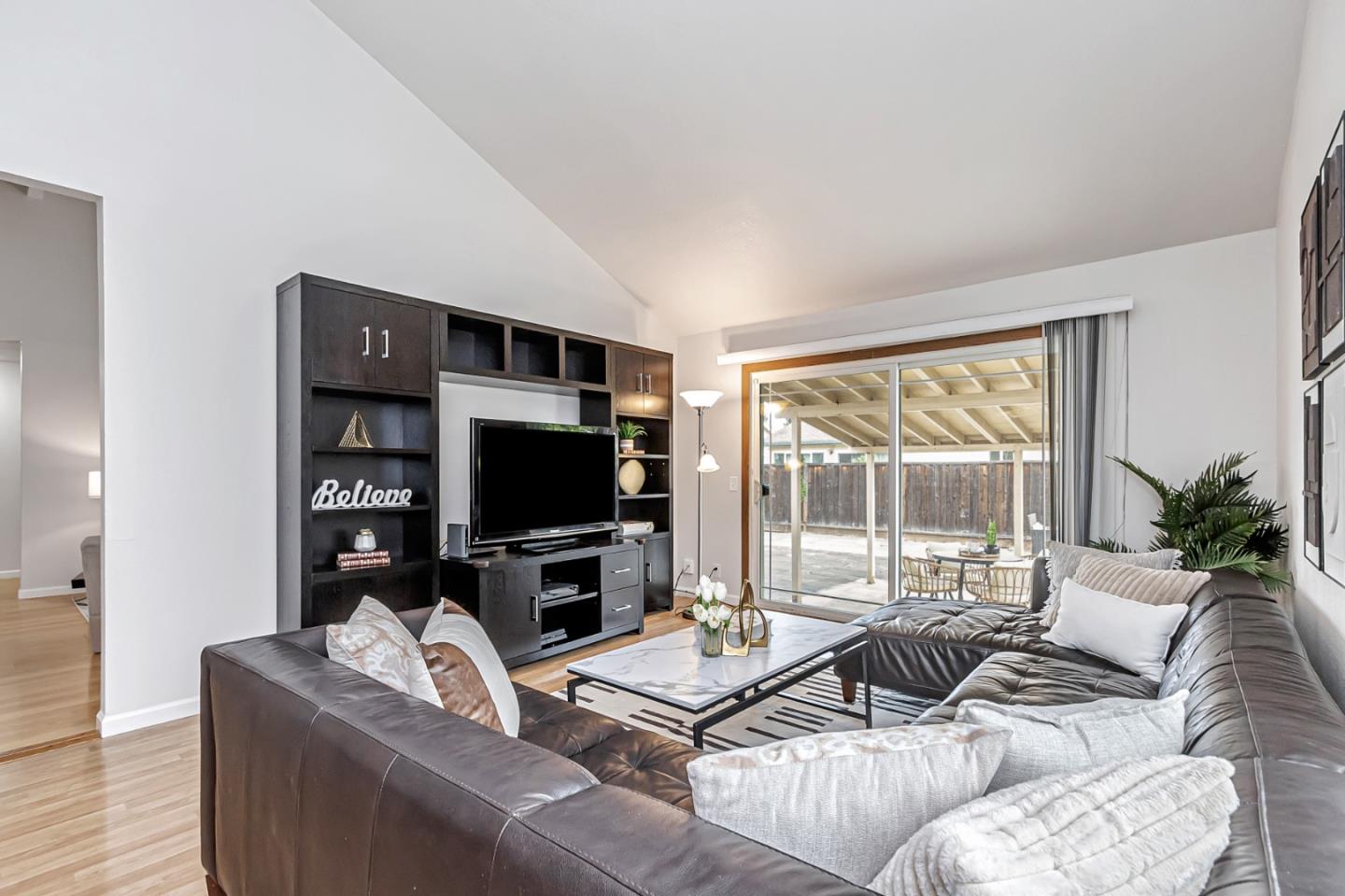 Detail Gallery Image 9 of 37 For 5725 Sagewell Way, San Jose,  CA 95138 - 3 Beds | 2 Baths
