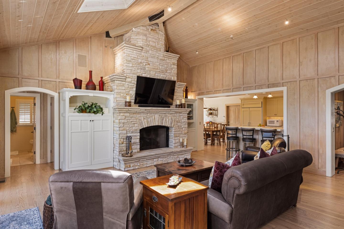Detail Gallery Image 11 of 54 For 25971 Mission St, Carmel,  CA 93923 - 3 Beds | 2 Baths