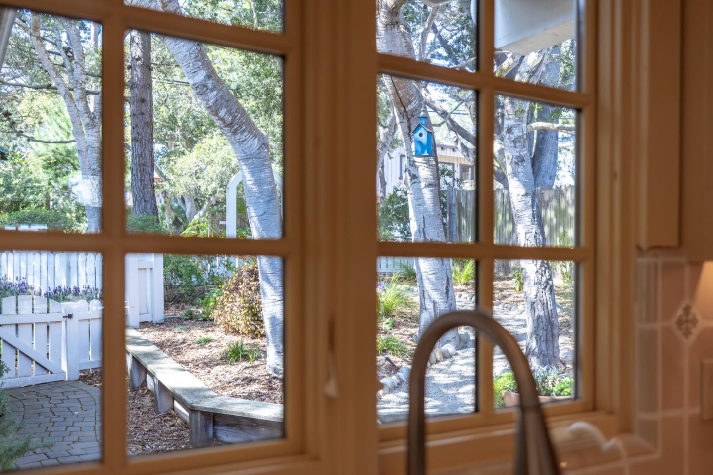 Detail Gallery Image 18 of 54 For 25971 Mission St, Carmel,  CA 93923 - 3 Beds | 2 Baths