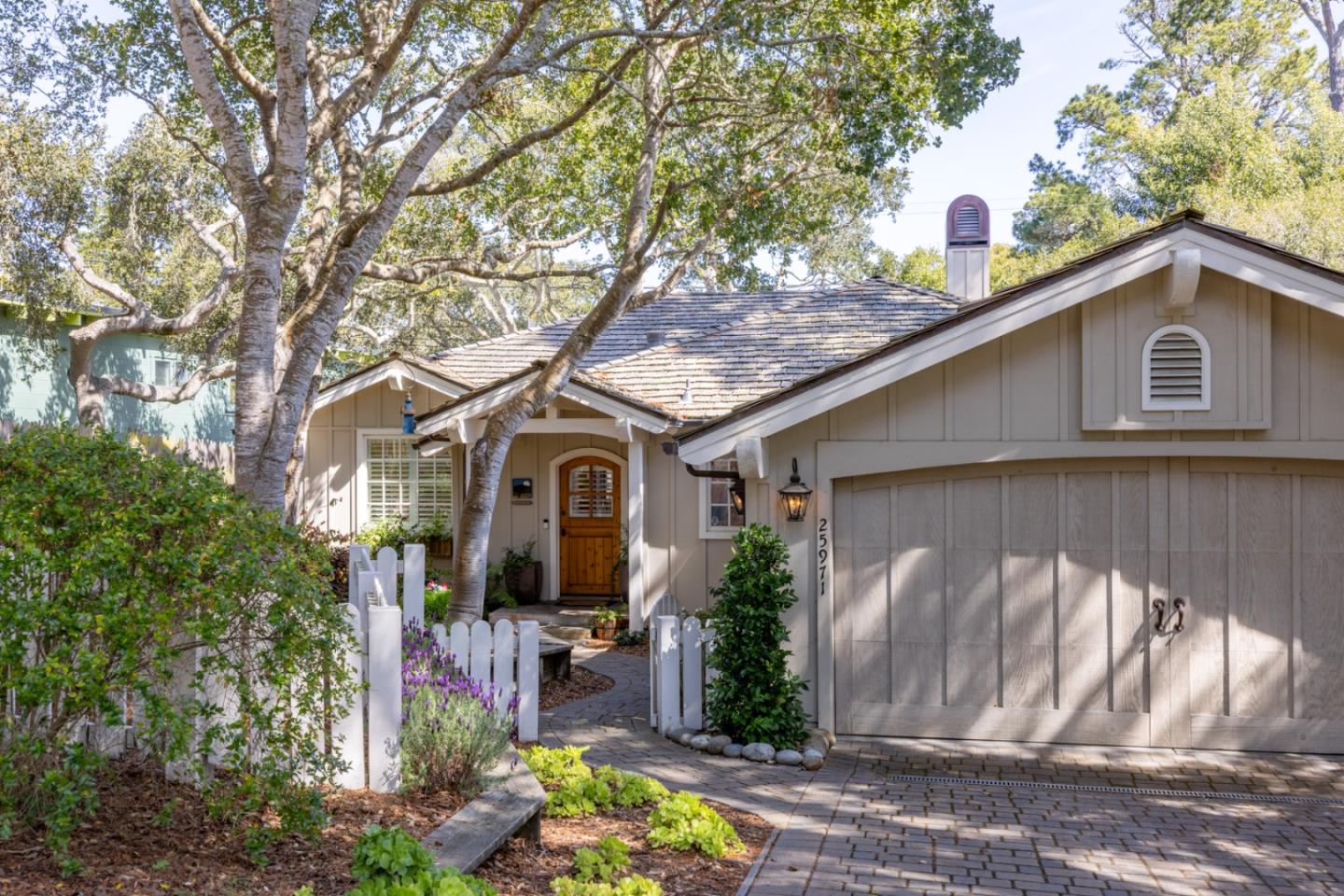 Detail Gallery Image 3 of 54 For 25971 Mission St, Carmel,  CA 93923 - 3 Beds | 2 Baths