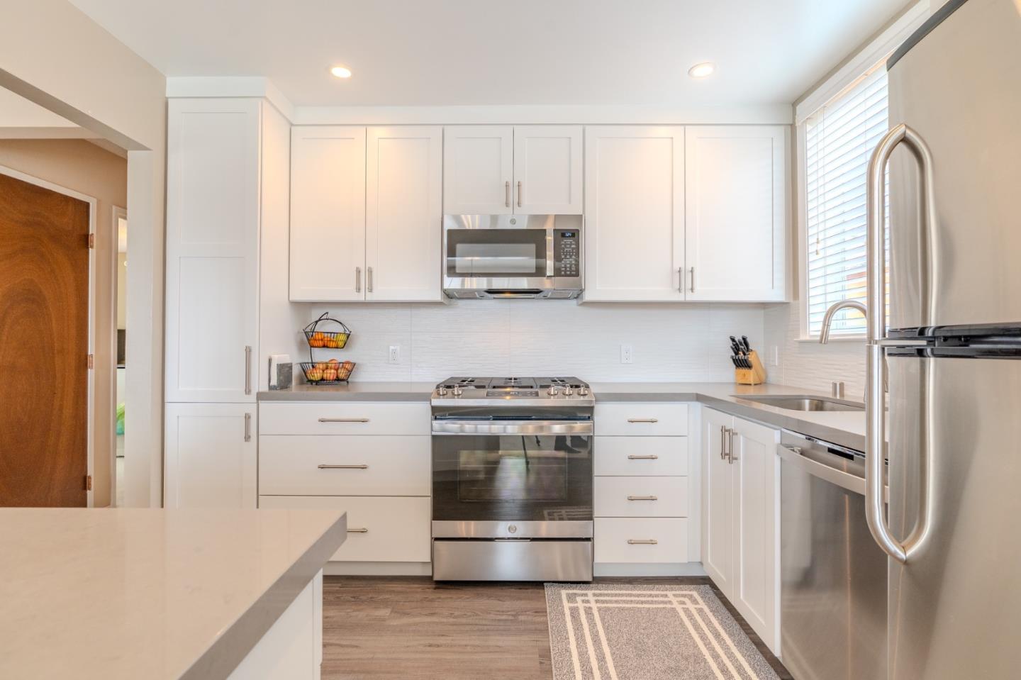 Detail Gallery Image 13 of 33 For 42 Eastridge Cir, Pacifica,  CA 94044 - 3 Beds | 2 Baths