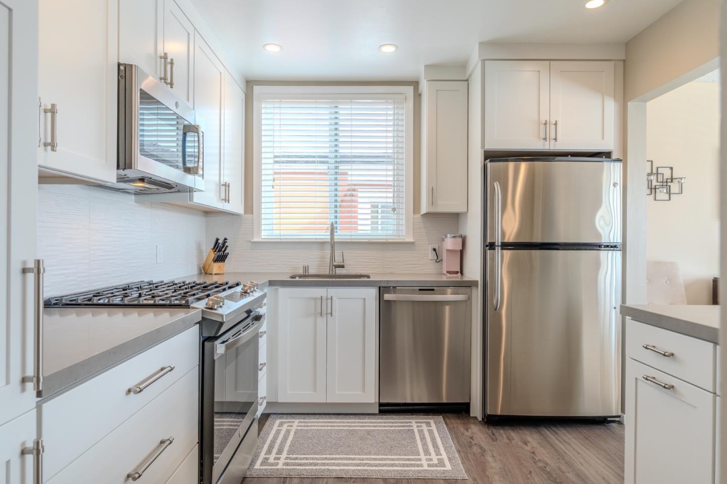 Detail Gallery Image 15 of 33 For 42 Eastridge Cir, Pacifica,  CA 94044 - 3 Beds | 2 Baths