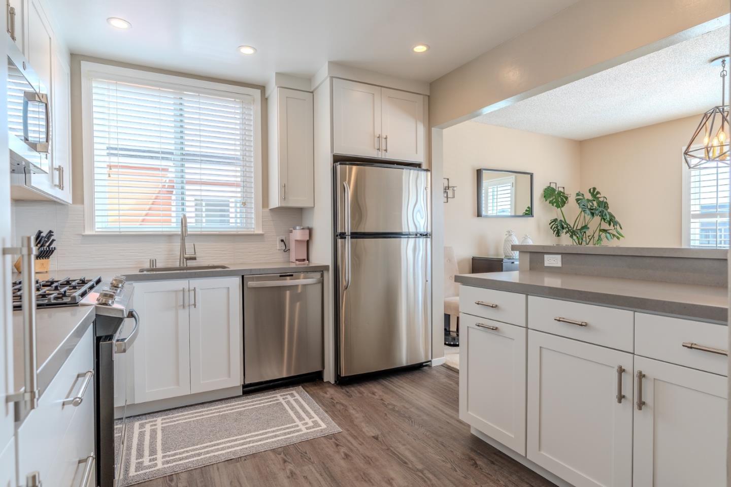 Detail Gallery Image 16 of 33 For 42 Eastridge Cir, Pacifica,  CA 94044 - 3 Beds | 2 Baths