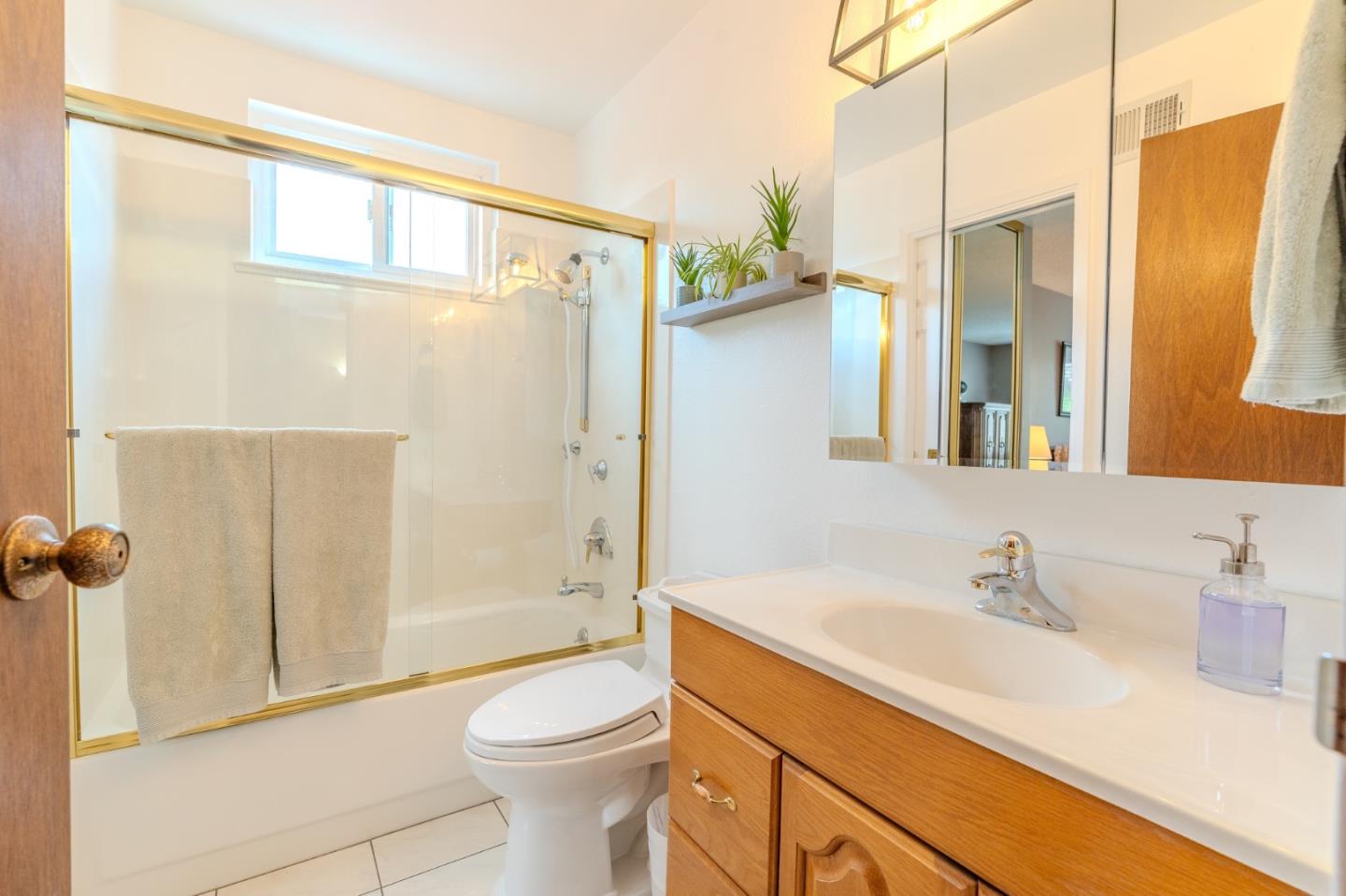 Detail Gallery Image 18 of 33 For 42 Eastridge Cir, Pacifica,  CA 94044 - 3 Beds | 2 Baths